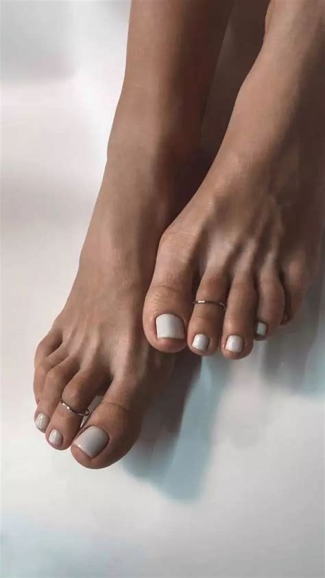 pedicure para pies morenos|Diseños Sencillos Para Uñas De Pies Morenos